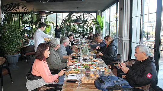 YUSUF ÇAYLI, BASIN MENSUPLARIYLA KAHVALTIDA BULUŞTU