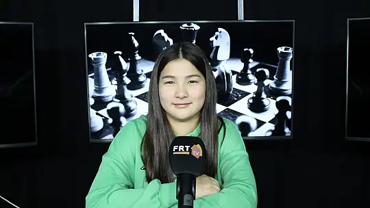 12 YAŞINDAKİ DEFNE, SATRANÇTA FETHİYE'YE DERECE GETİRDİ