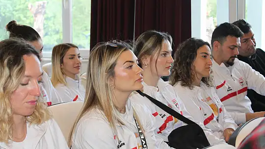 FETHİYE'NİN SULTANLARI KUPAYI FETHİYE'YE GETİRDİ KAYMAKAM KARAMAN'I ZİYARET ETTİ