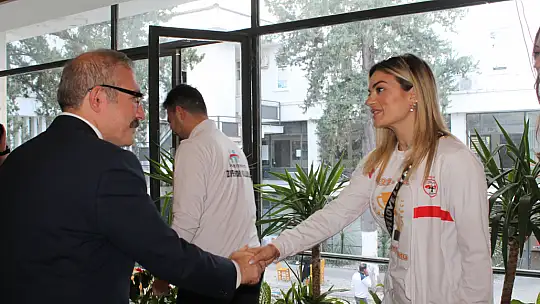 FETHİYE'NİN SULTANLARI KUPAYI FETHİYE'YE GETİRDİ KAYMAKAM KARAMAN'I ZİYARET ETTİ