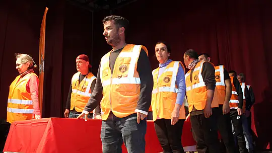 Karaca MAG'ın yeni gönüllülerine sertifikalarını takdim etti
