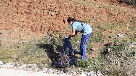 Üç ton çöp topladılar