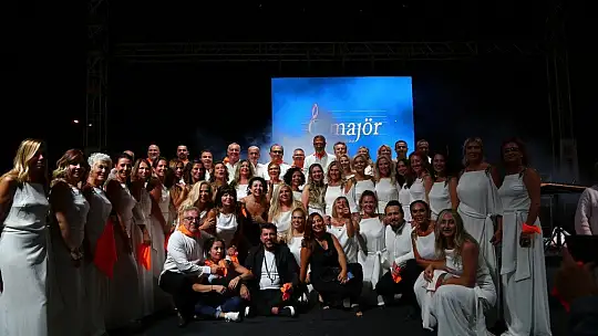 İş'ten Sesler Korosu, Bodrum'un yaralarını sarmak için muhteşem bir konser verdi