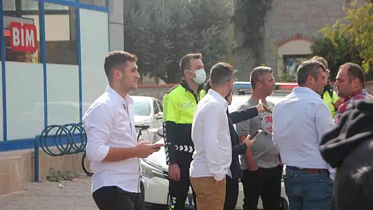 İsale hattı patladı, çukura otomobil düştü