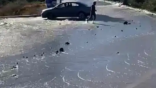 İSALE HATTI PATLADI, İŞ YERLERİNİ SU BASTI