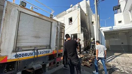 İşyerleri arasında çıkan yangın büyümeden söndürüldü