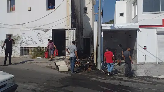 İşyerleri arasında çıkan yangın büyümeden söndürüldü