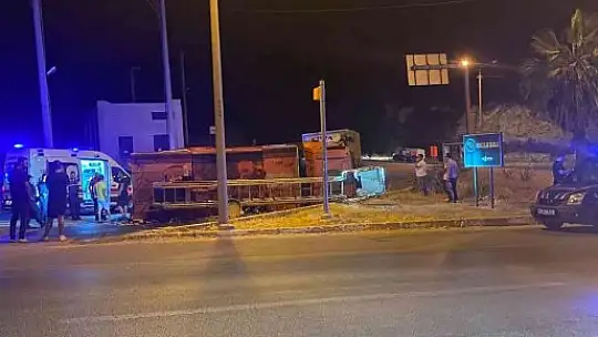 İtfaiye ekibi yangına giderken kaza yaptı 2 yaralı