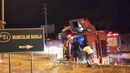 İtfaiye ekibi yangına giderken kaza yaptı 2 yaralı