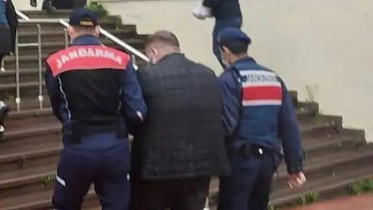 Jandarma, aranan 2 şahsı operasyonla yakaladı