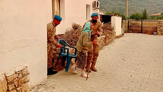 Jandarma ekipleri Datça'daki orman yangını için topyekün seferber oldu