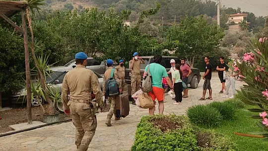 Jandarma ekipleri Datça'daki orman yangını için topyekün seferber oldu