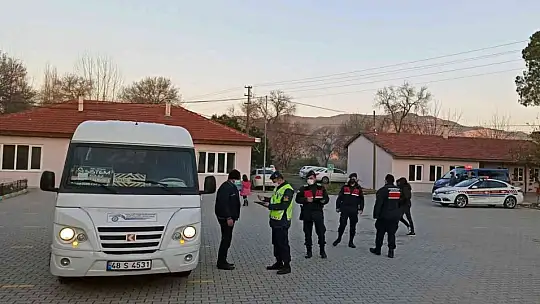 Jandarma'nın 'Huzur ve Güven' uygulamasında 20 şahıs yakalandı