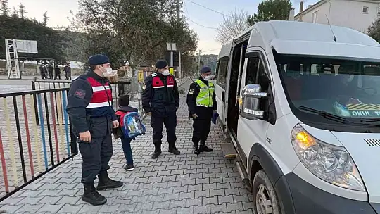 Jandarma'nın 'Huzur ve Güven' uygulamasında 20 şahıs yakalandı