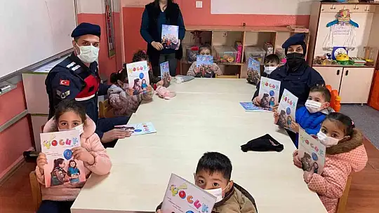 Jandarma'nın 'Huzur ve Güven' uygulamasında 20 şahıs yakalandı