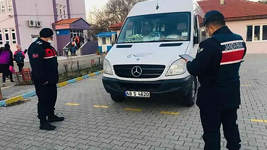 Jandarma'nın 'Huzur ve Güven' uygulamasında 20 şahıs yakalandı
