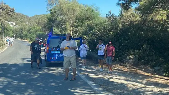 Jandarma ve vatandaşlar çevre temizliği yaptı