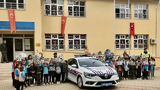 JANDARMADAN MİNİKLERE TRAFİK KURALLARI EĞİTİMİ