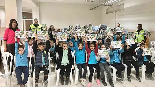 JANDARMADAN MİNİKLERE TRAFİK KURALLARI EĞİTİMİ