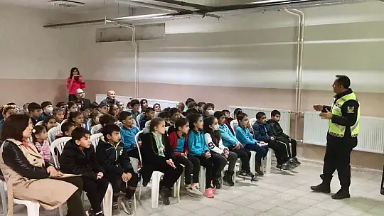 JANDARMADAN MİNİKLERE TRAFİK KURALLARI EĞİTİMİ