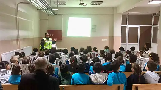 JANDARMADAN MİNİKLERE TRAFİK KURALLARI EĞİTİMİ