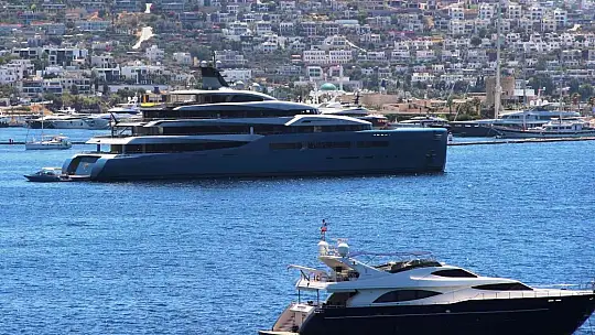 Joe Lewis'in 150 milyon dolarlık yatı Bodrum'a demir attı