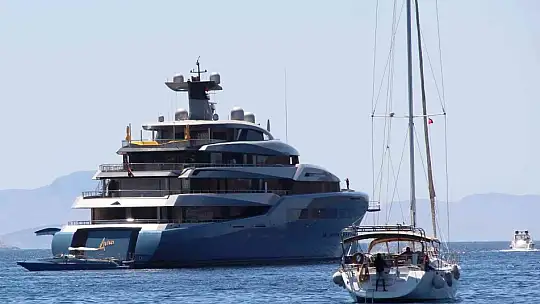 Joe Lewis'in 150 milyon dolarlık yatı Bodrum'a demir attı