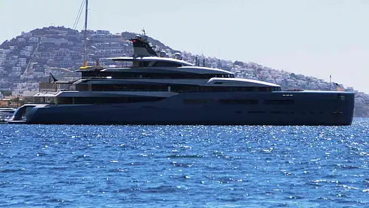 Joe Lewis'in 150 milyon dolarlık yatı Bodrum'a demir attı