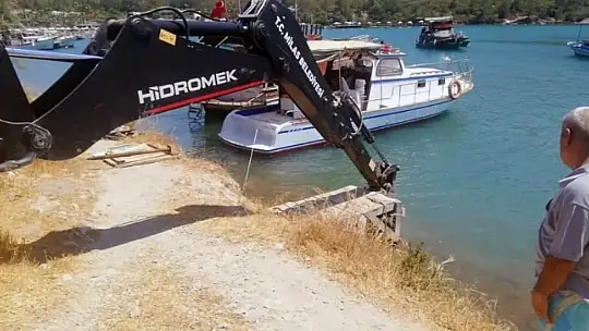 Kaçak iskelelerin yıkımına başlandı