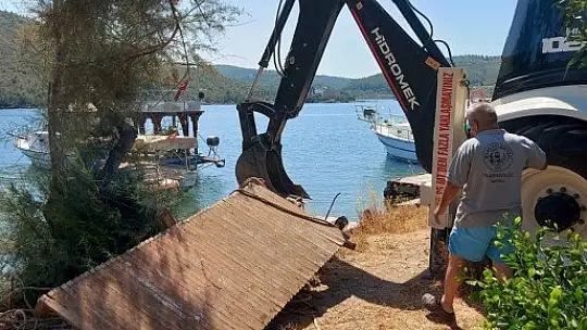 Kaçak iskelelerin yıkımına başlandı