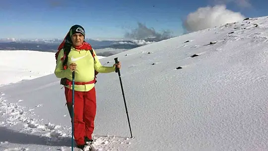 Kadın dağcıdan anlamlı günde tırmanış