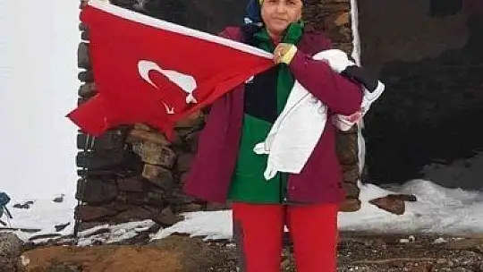 Kadın dağcıdan anlamlı günde tırmanış