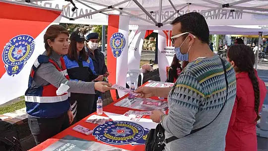 Kadına şiddetle ilgili Marmaris'te bilinçlendirme broşürleri dağıtıldı