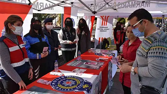 Kadına şiddetle ilgili Marmaris'te bilinçlendirme broşürleri dağıtıldı