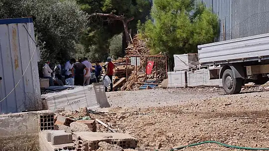 Kalbine bıçak saplanmış halde ölü bulundu