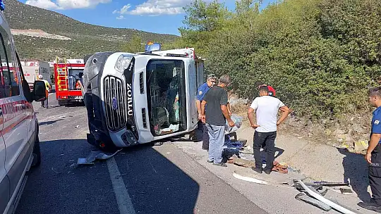 Kamyonet ile tır çarpıştı: 1 ölü