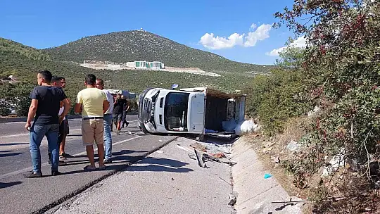 Kamyonet ile tır çarpıştı: 1 ölü
