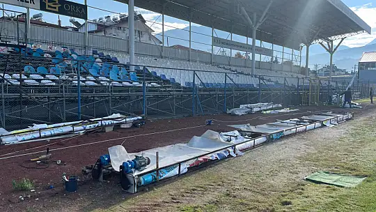 CUMHURBAŞKANI ERDOĞAN HELİKOPTER İLE İNDİ REKLAM PANOLARI AĞIR HASAR ALDI