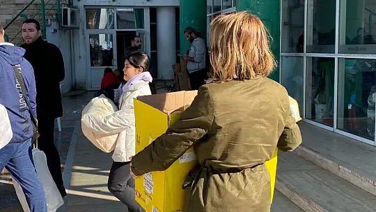 VATANDAŞLARDAN AFET BÖLGESİNE YARDIM