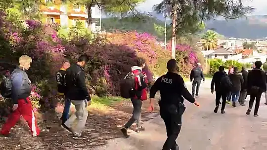 GÖÇMENLERİ ARKA KAPIDAN ALIP KONAKLATMIŞ