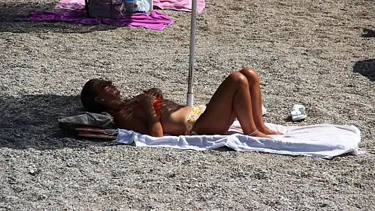 Kavurucu sıcağı gören denize koştu