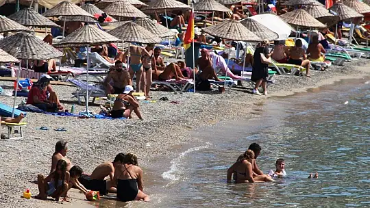 Kavurucu sıcağı gören denize koştu