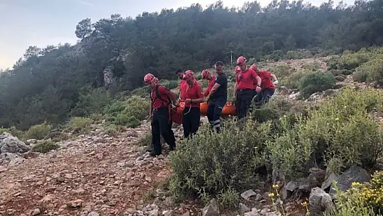 Kayalık alana düşen Rus turisti JAK timi kurtardı