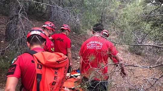 Kayalık alana düşen Rus turisti JAK timi kurtardı