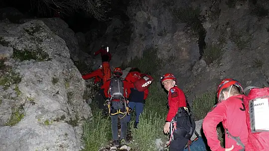 Kayalıklardan düşen şahıs 4 saat süren çalışma ile kurtarıldı
