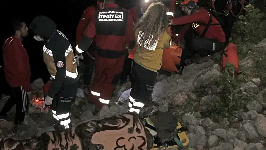 Kayalıklardan düşen şahıs 4 saat süren çalışma ile kurtarıldı