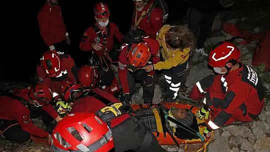 Kayalıklardan düşen şahıs 4 saat süren çalışma ile kurtarıldı