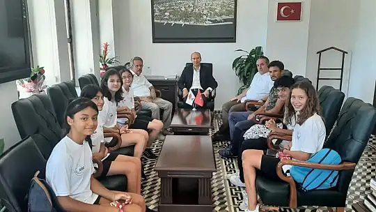 Kaymakam Maslak, atletizmde dereceye giren sporcuları ağırladı