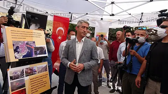 Kılıçdaroğlu Marmaris'te evleri yanan aileyi ziyaret etti, yeşillenen bir ağacın fotoğrafını çekti