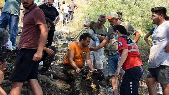 Kimisi şişeyle söndürdü, kimisi hortumu tuttu, kimisi su taşıdı